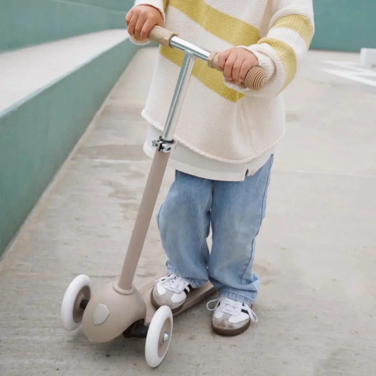 Banwood Kinderstep Eco Sand met Mandje - Image 13