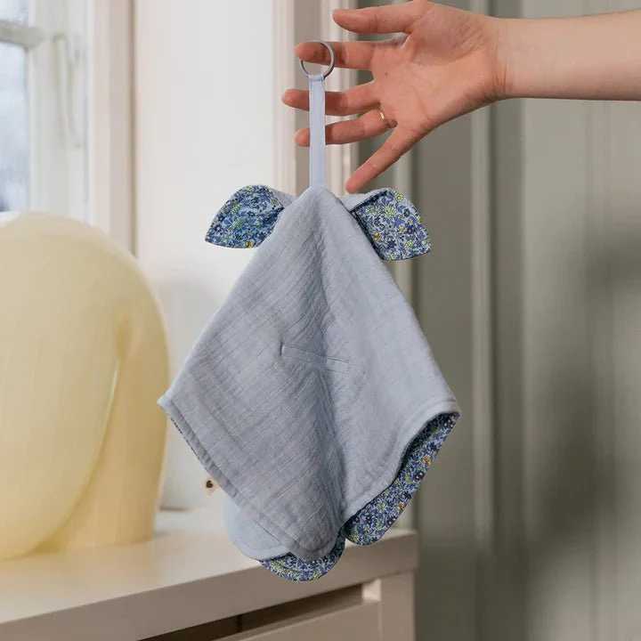 BIBS Knuffeldoekje Liberty Kangaroo Liberty Chamomile Lawn Baby Blue - Image 2