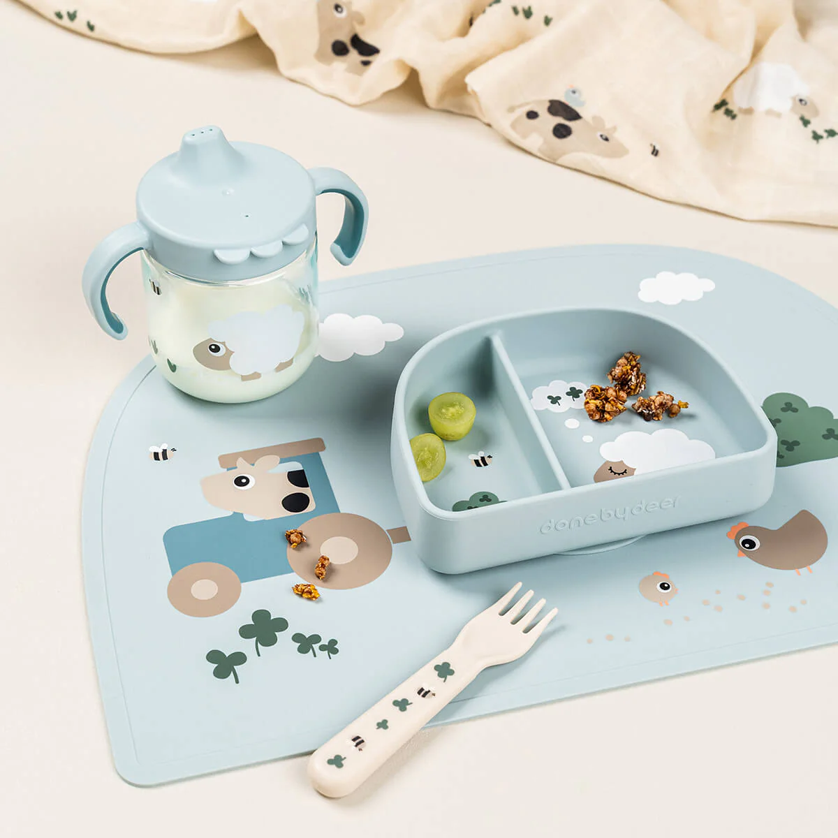 Done by Deer Bekertje Met Tuit En Handvatten Tiny Farm Blue - Image 4