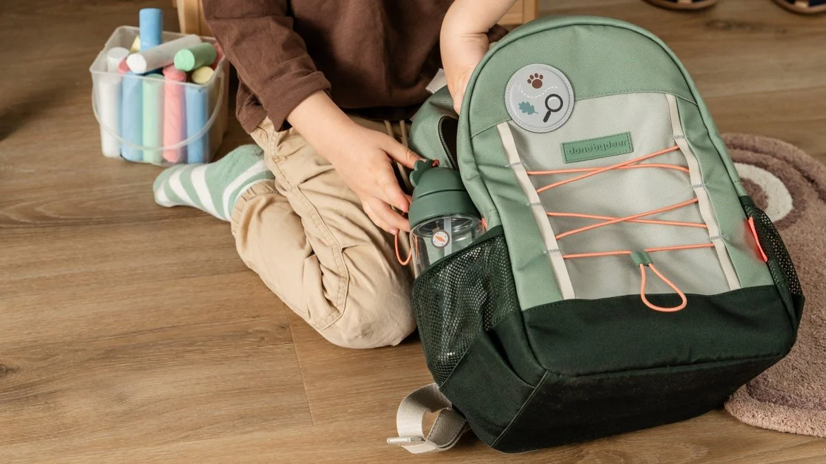 Done By Deer Rugtas Tiny Trails Green 13L - Image 8