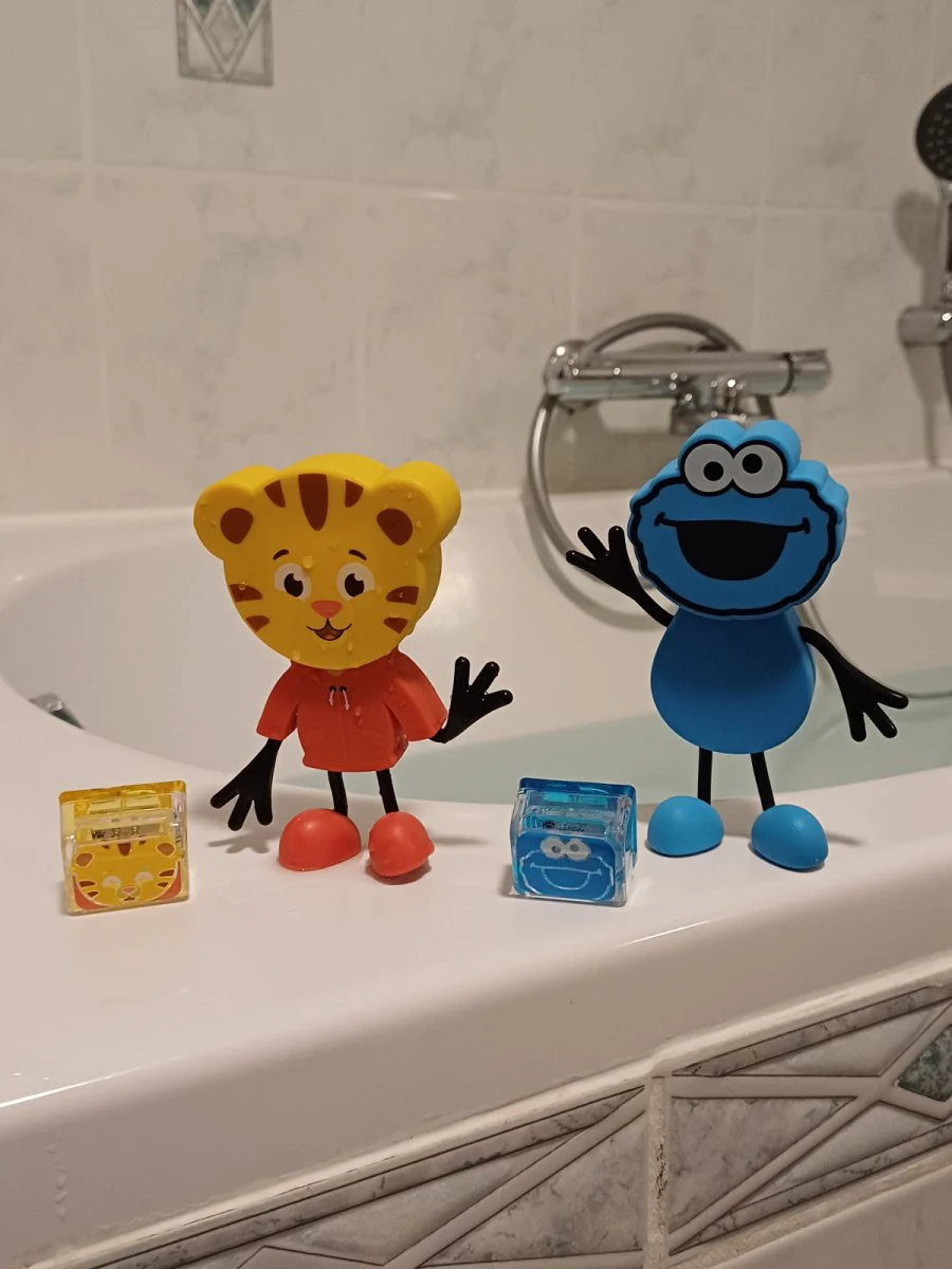 Glo Pals Badspeelgoed Sensorisch Light-Up Poppetje en Cubes Daniel Tiger - Image 10
