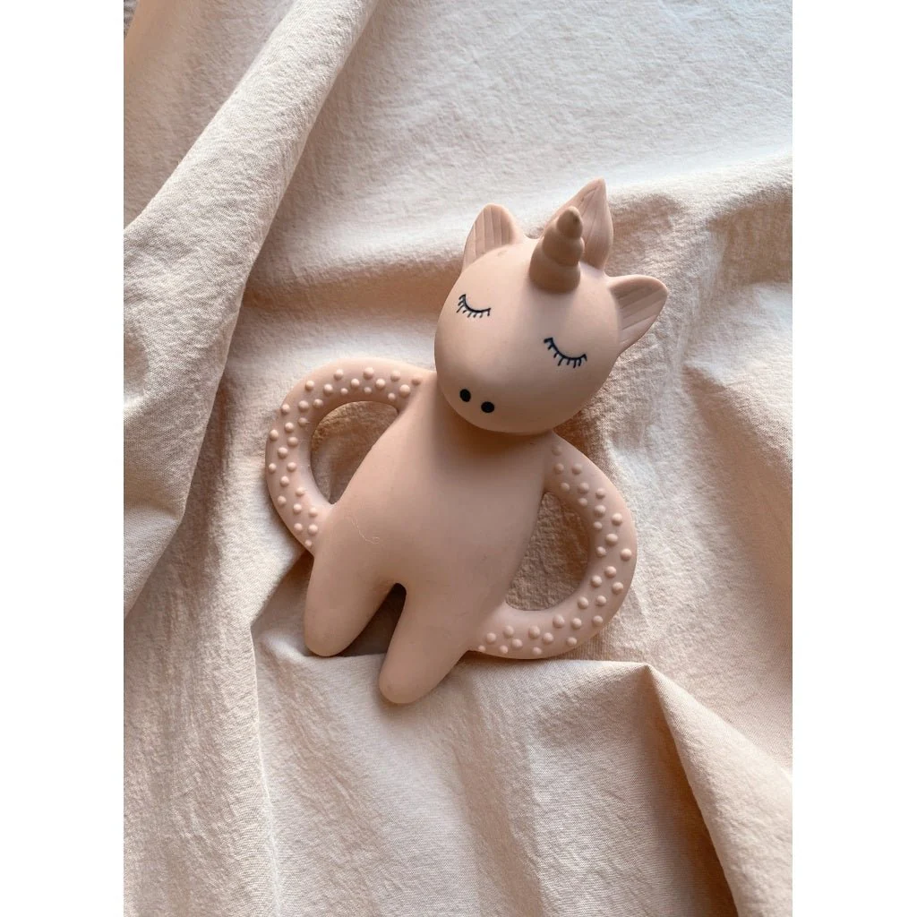 Konges Sløjd Bijtring Unicorn Rose 13x10cm - Image 2