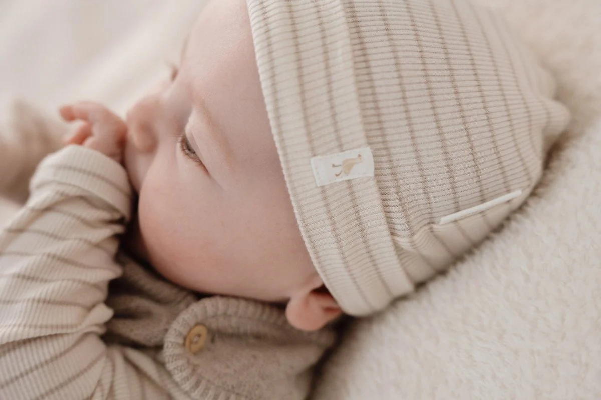 Little Dutch Babymutsje Soft Beige Stripe - Image 8