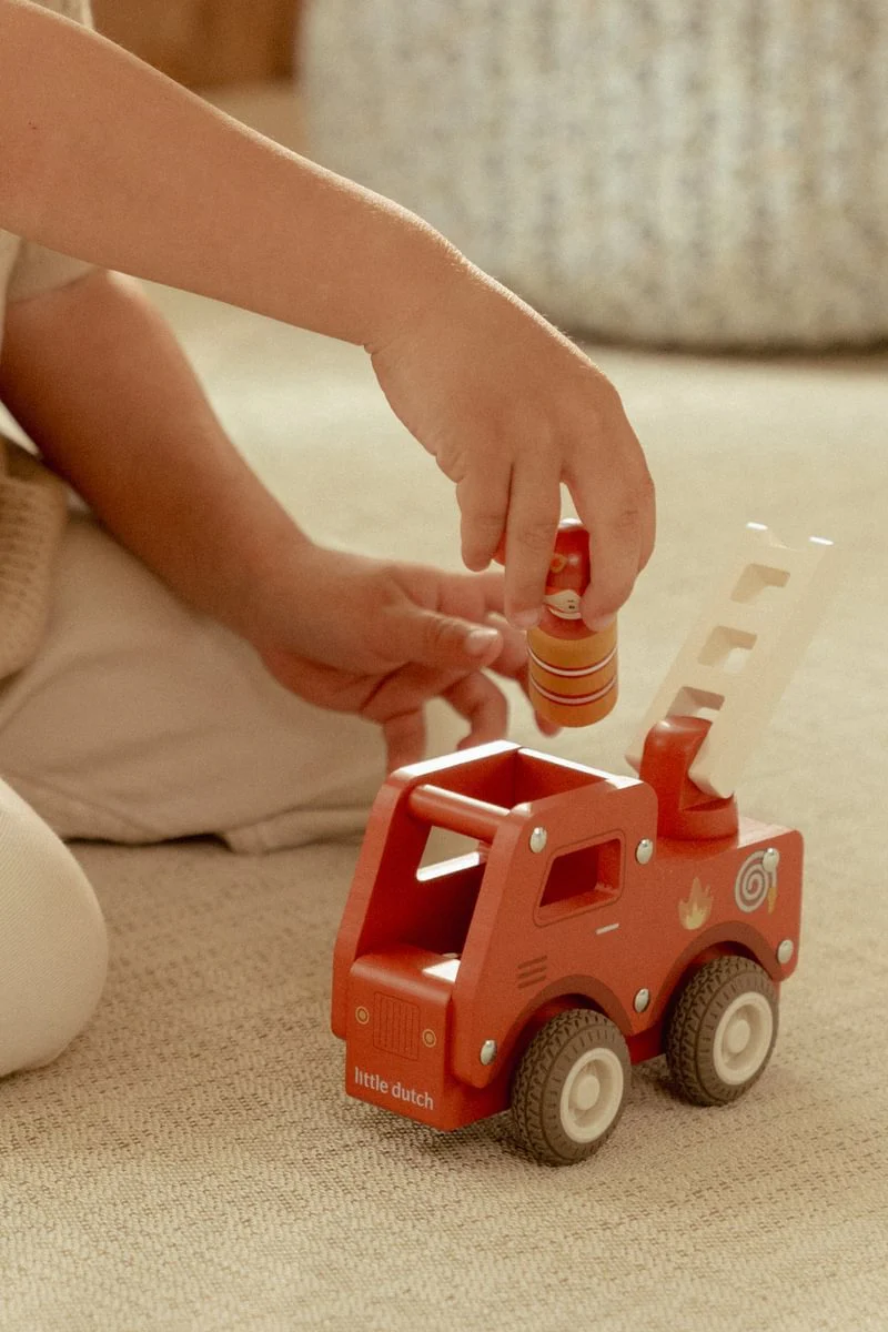 Little Dutch Brandweerwagen Met Pegdoll - Image 15