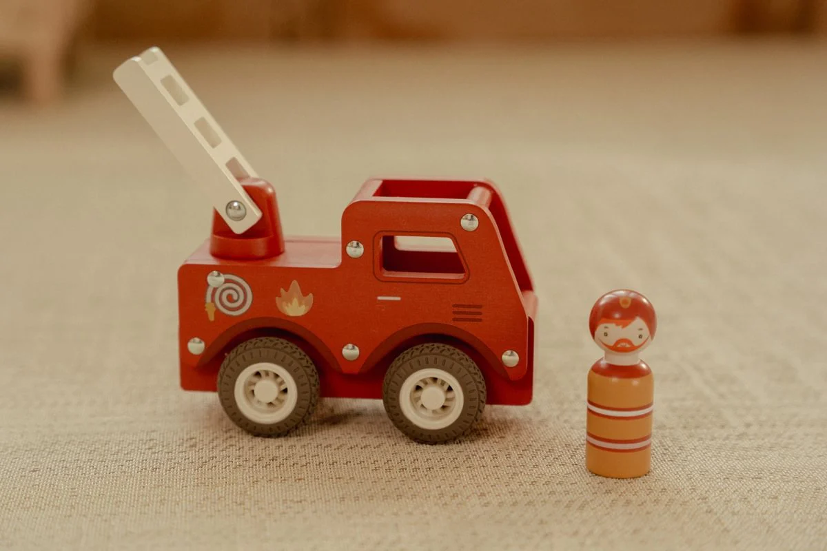 Little Dutch Brandweerwagen Met Pegdoll - Image 18