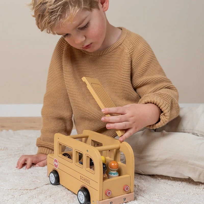 Little Dutch Speelgoed Bus Hout met Poppetjes - Image 6