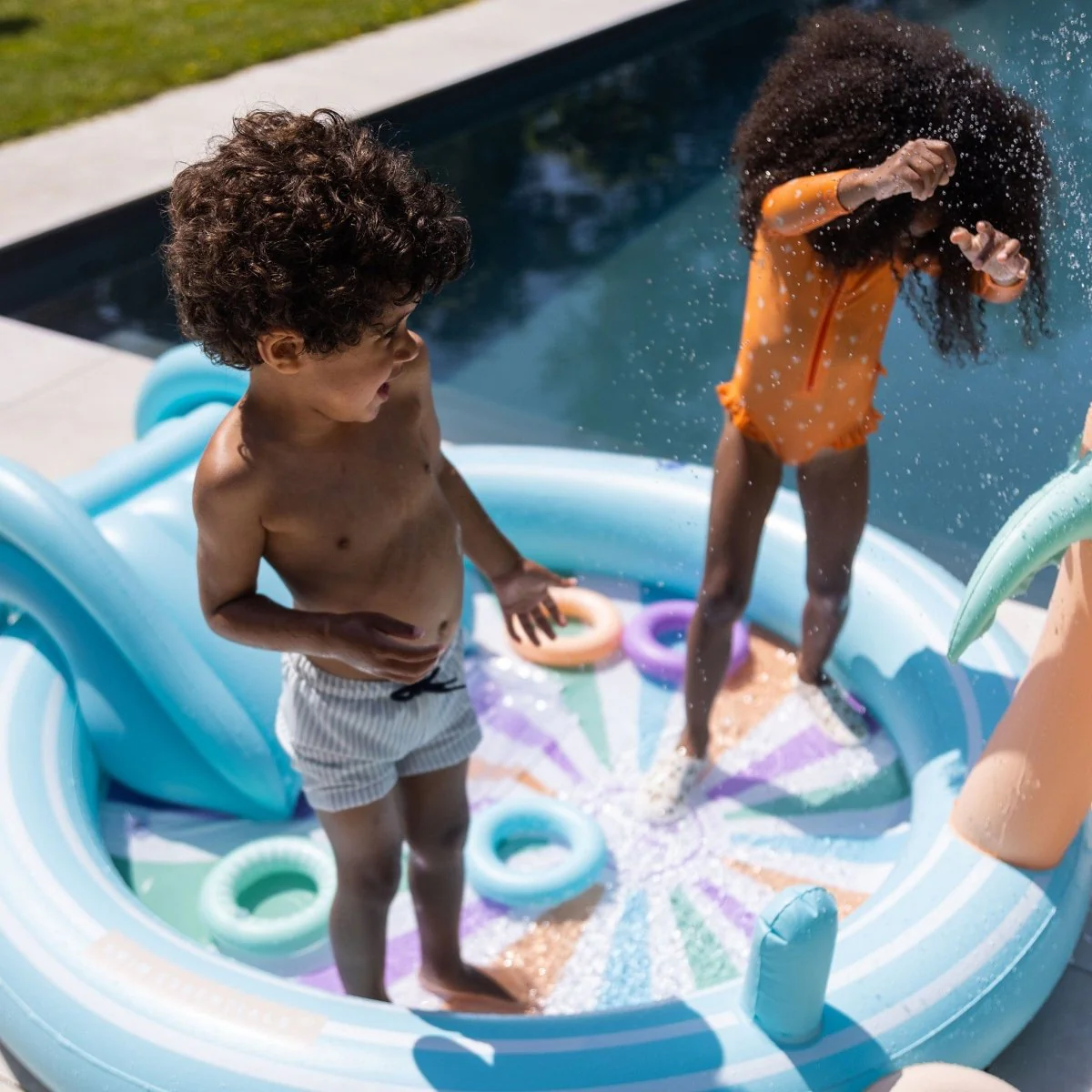 Swim Essentials Zwembad Bright Waves Met Glijbaan En Sproeier - Image 4