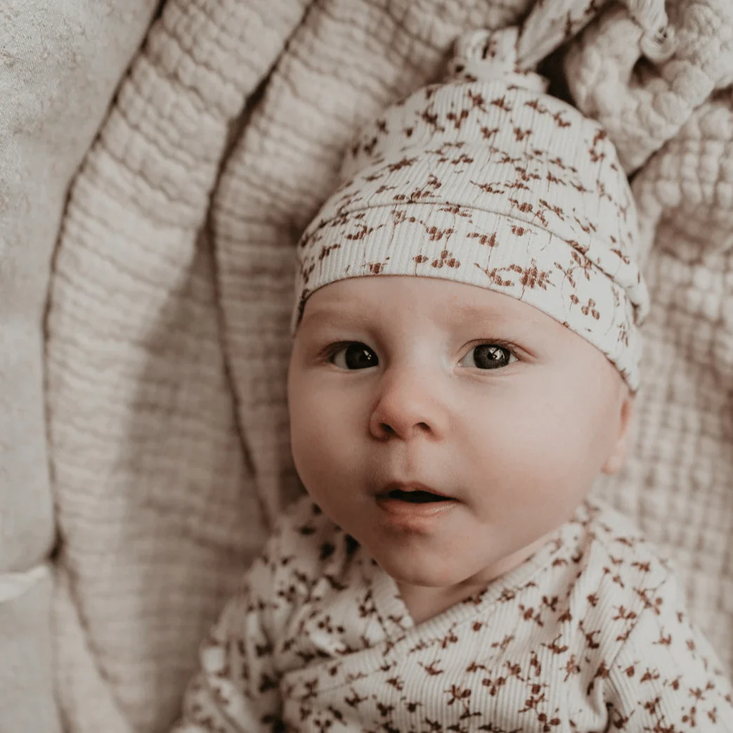 Yumi Baby Babymutsje Brown Leafs